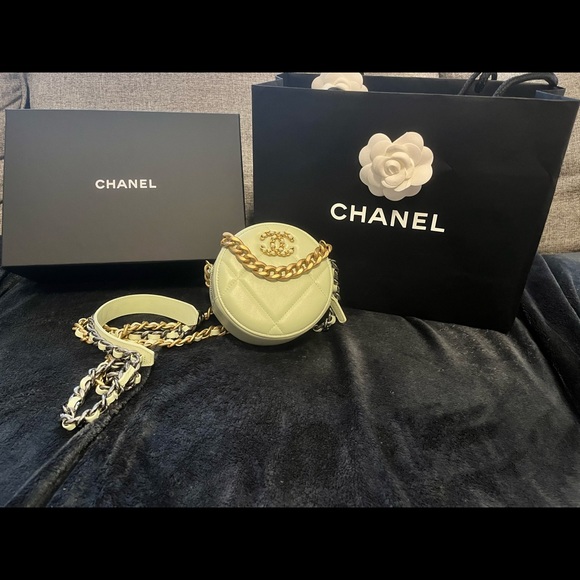 NWT CHANEL SOLD- Round 19 clutch with chain - Picture 2 of 3